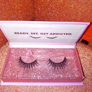 Lashaholics lashes THEY'RE REAL, I SWEAR